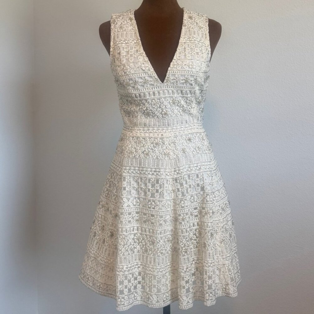 Alice + Olivia Sleeveless V-Neck Beaded Lace Cocktail Cream Dress Women's Size 2